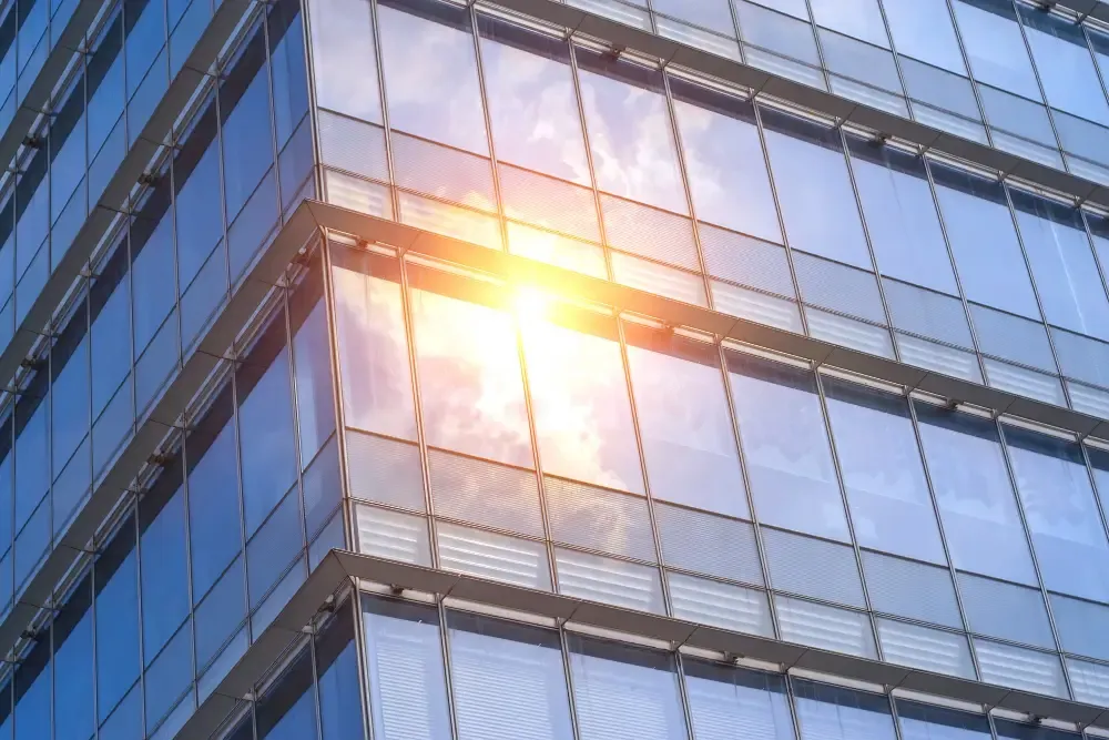 Verre intelligent utilisé pour les fenêtres et façades